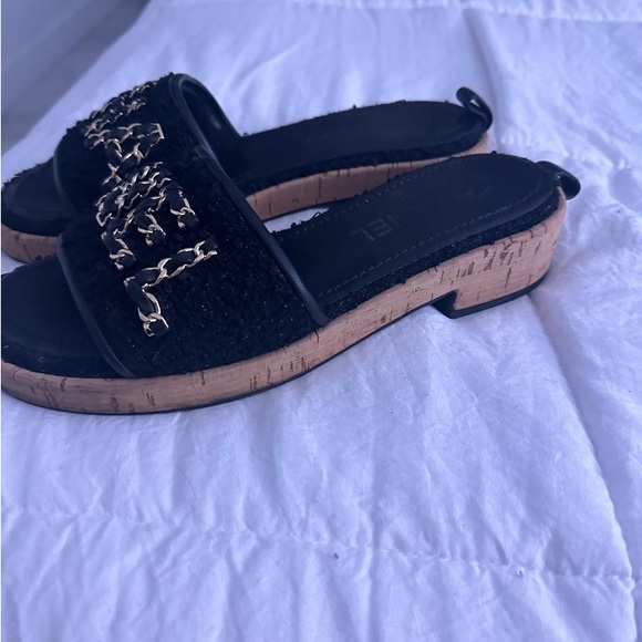 Authentic Chanel women sandals in  good condition - Picture 3 of 4